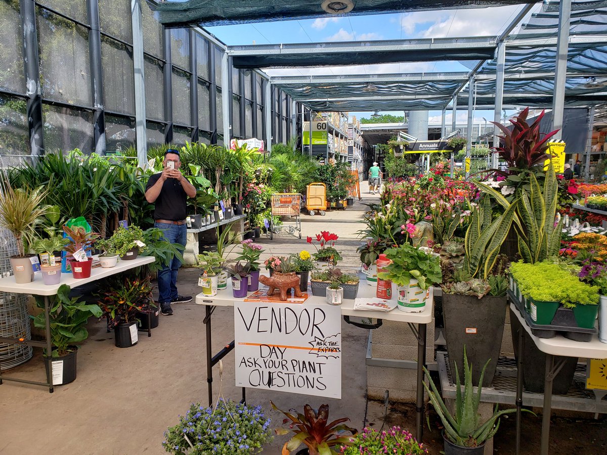 Gary_PBF's tweet photo. HD6316 Lantana
Vendor Day with the the A-Team of Live goods. 🌞💐🌸🌺🌻,  TY SM Rich for having us.@rimeyer134 @Willycostafarms @anavarro52069 @bjryan3 @PBFmedia @Victorpbfinc https://t.co/Zv7Grg2y85