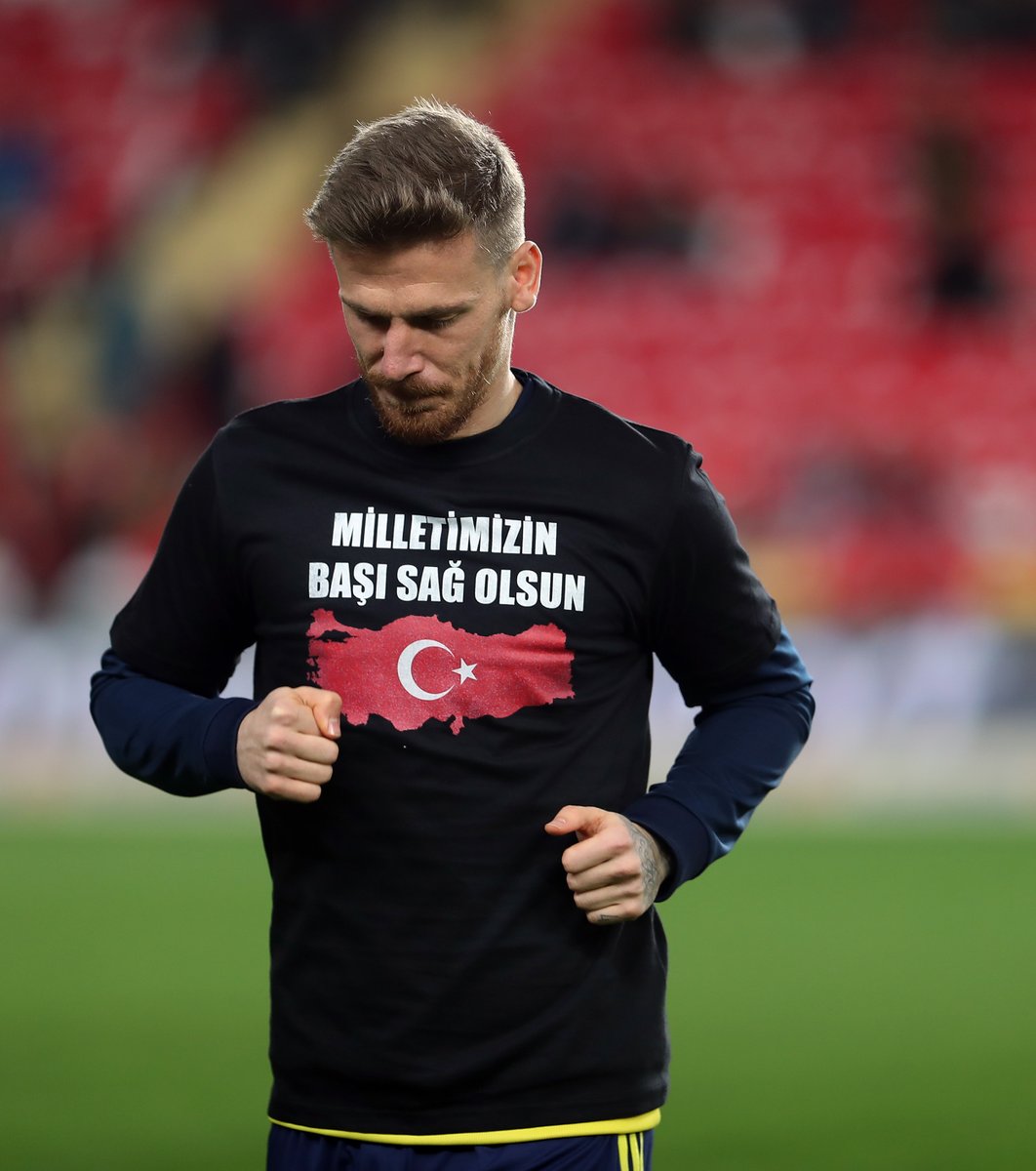 Fenerbahce's tweet photo. Milletimizin başı sağ olsun. 🇹🇷

#MehmetçiğinYanındayız https://t.co/KzgK2spzNd