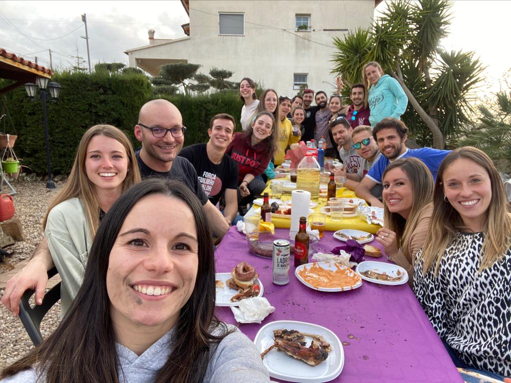 bertaselva's tweet image. El vi del Penedès i els calçots de Valls, fan aquestes coses.
@collavella @Verds