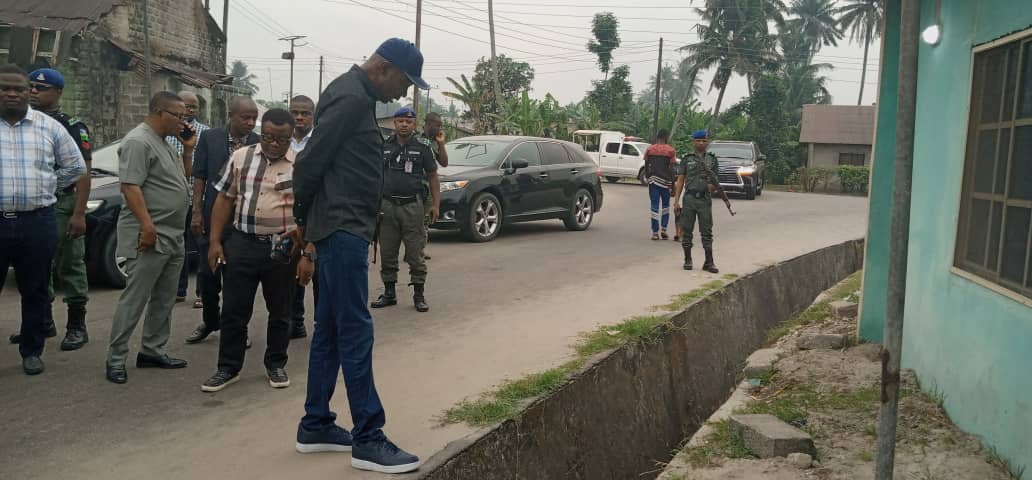 NDDCOnline's tweet photo. NDDC Ag. Executive Director, Projects, Dr. Cairo Ojougboh, has condemned poorly executed jobs in #ImoState. Says @NDDCOnline won't pay for such poorly executed #projects. Tasks contractors on quality delivery. https://t.co/YZH37naxPx