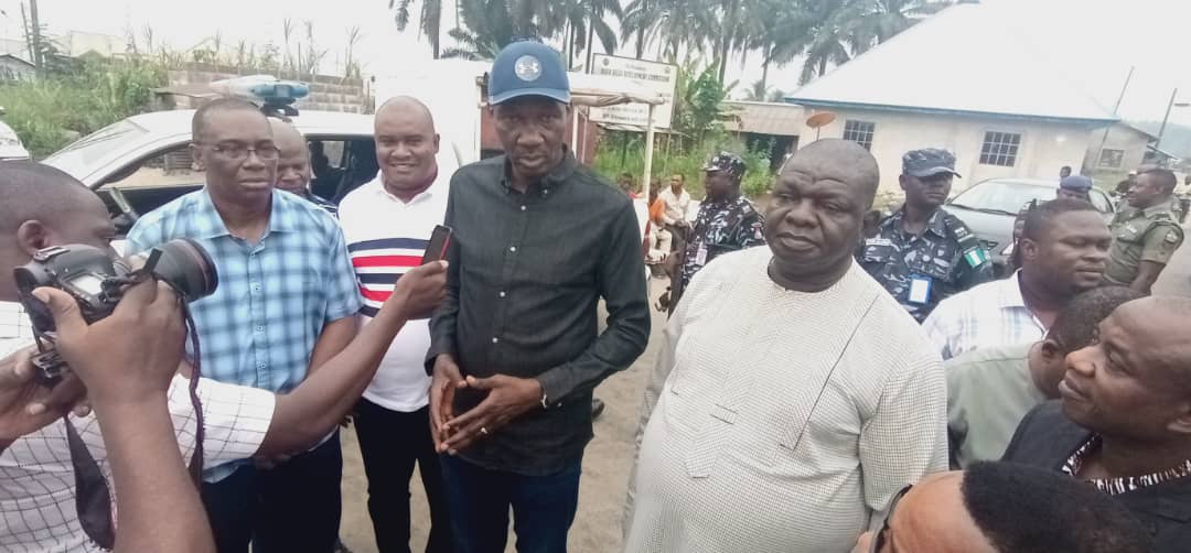 NDDCOnline's tweet photo. NDDC Ag. Executive Director, Projects, Dr. Cairo Ojougboh, has condemned poorly executed jobs in #ImoState. Says @NDDCOnline won't pay for such poorly executed #projects. Tasks contractors on quality delivery. https://t.co/YZH37naxPx