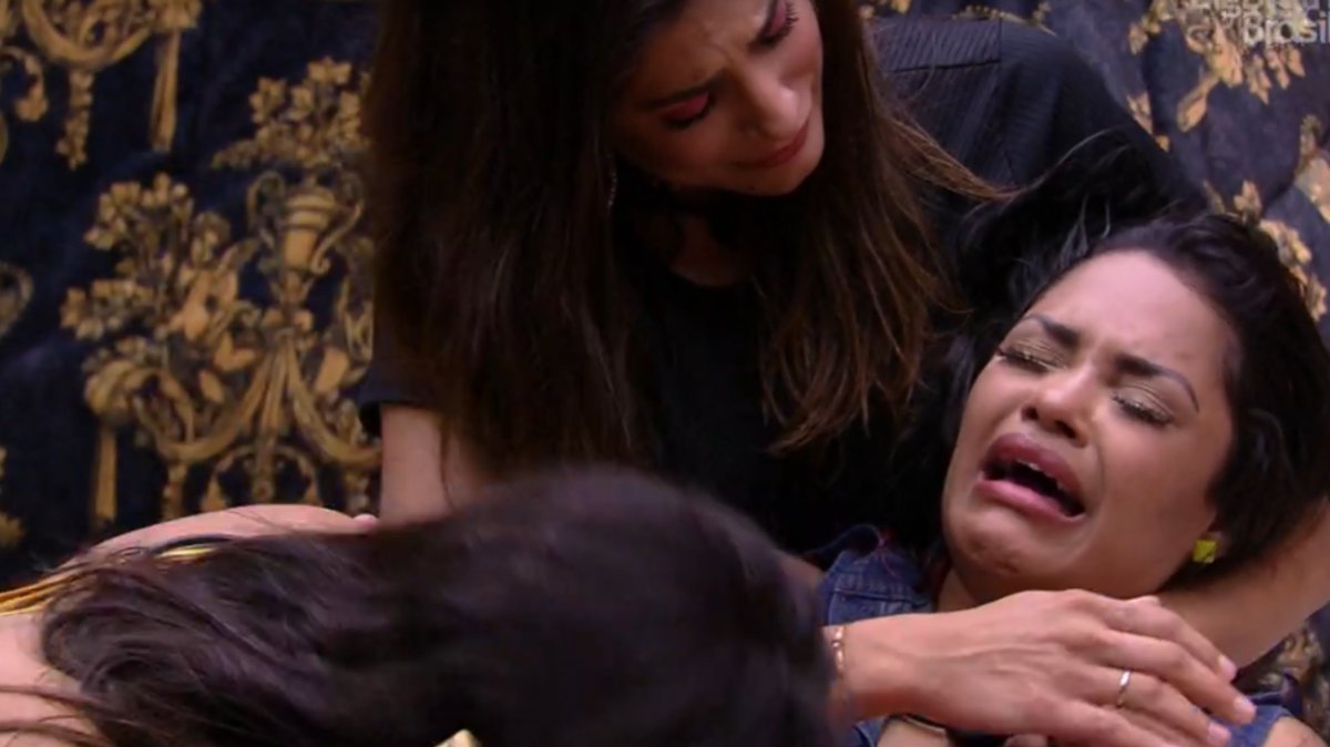 fabriciohorta's tweet photo. Maravilhosos. Resumo dos velórios da Flay dentro do #BBB20. Ja já o #RIPFlay vira tendência. #RedeBBB https://t.co/mGxdKLAML4