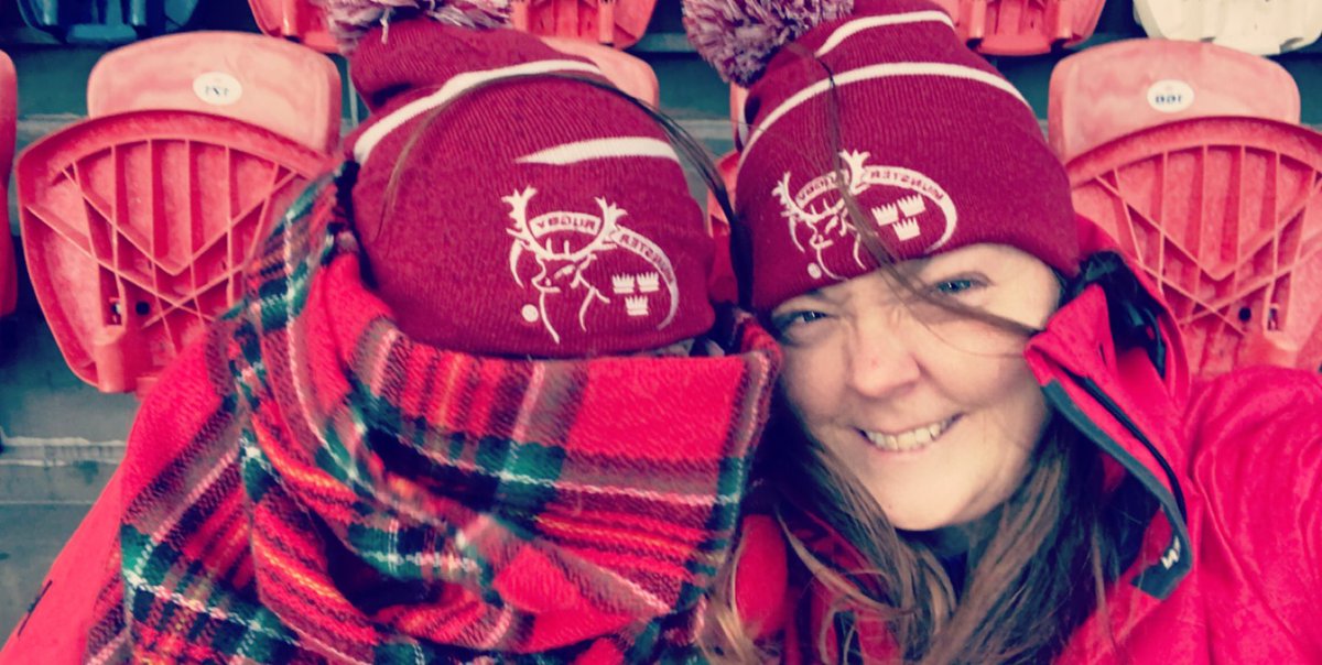 KateLuttrell's tweet photo. @Munsterrugby #thomondparkselfie #StormJorge #wereallmadhere #rugbyweather https://t.co/4qVTTtphfO