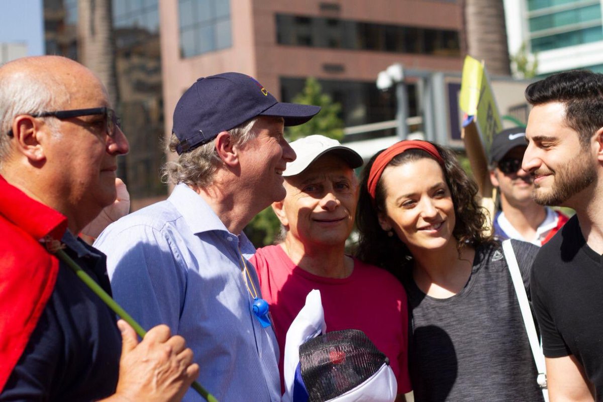 joseantoniokast's tweet photo. Hoy, como un ciudadano más y junto a miles de chilenos a lo largo del país, nos sumamos a las marchas por el #Rechazo que llevan semanas en las calles. Todos juntos, con la fuerza de nuestras ideas y convicciones, vamos a derrotar a los que quieren destruir a Chile https://t.co/ftx5jNJTyO