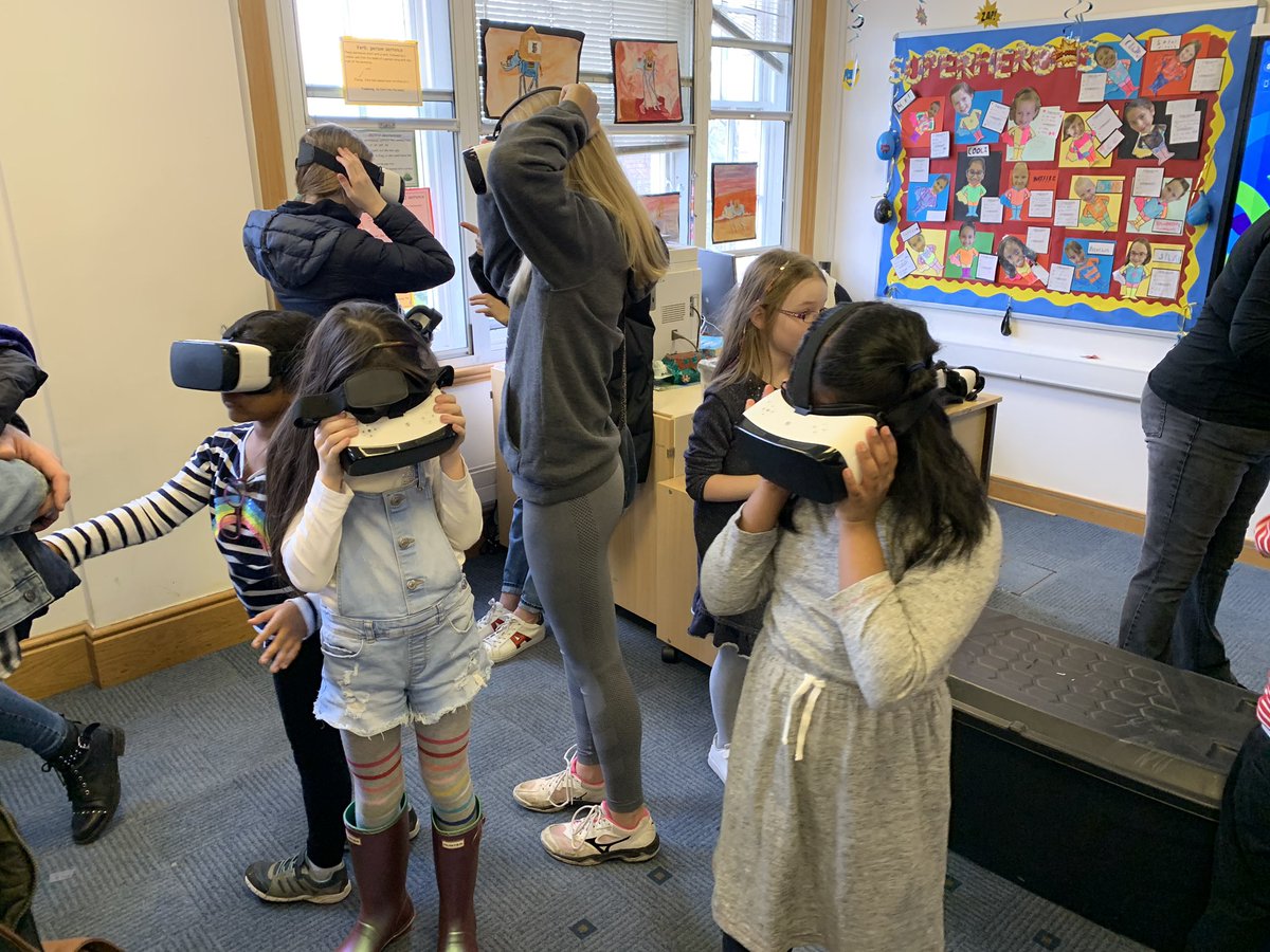 STAHSSTEMFest's tweet photo. Lots of visitors experiencing Virtual Reality for the first time. #STAHSSTEMFest https://t.co/7TgSQJQkiY