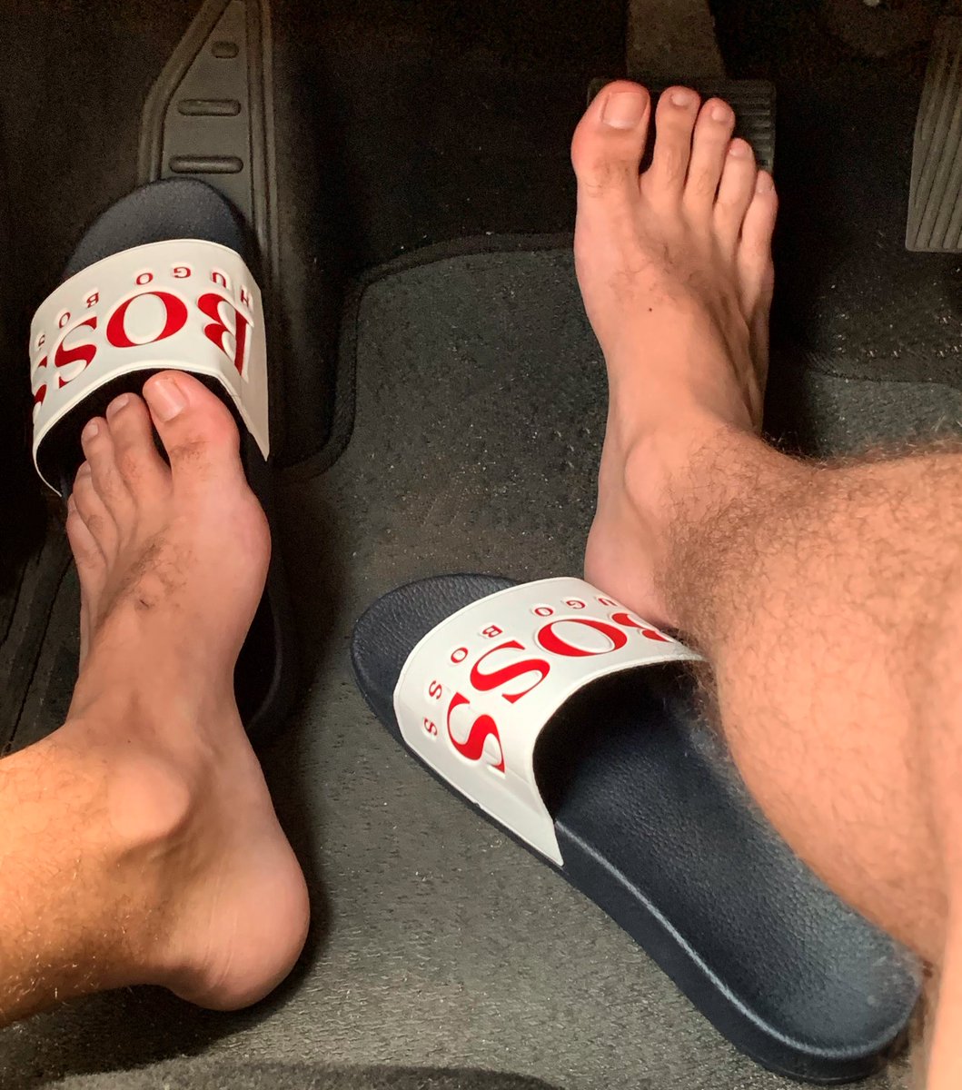 feetsubbr's tweet photo. Do u guys ever get tired of photos like this ? Cuz I love taking them 😬 | Vcs cansam de fotos desse tipo ? Pq eu curto mt tirar assim 😬 #barefootdriving #malefeet #slidesfetish #gayfeet https://t.co/vbt8qIfuop