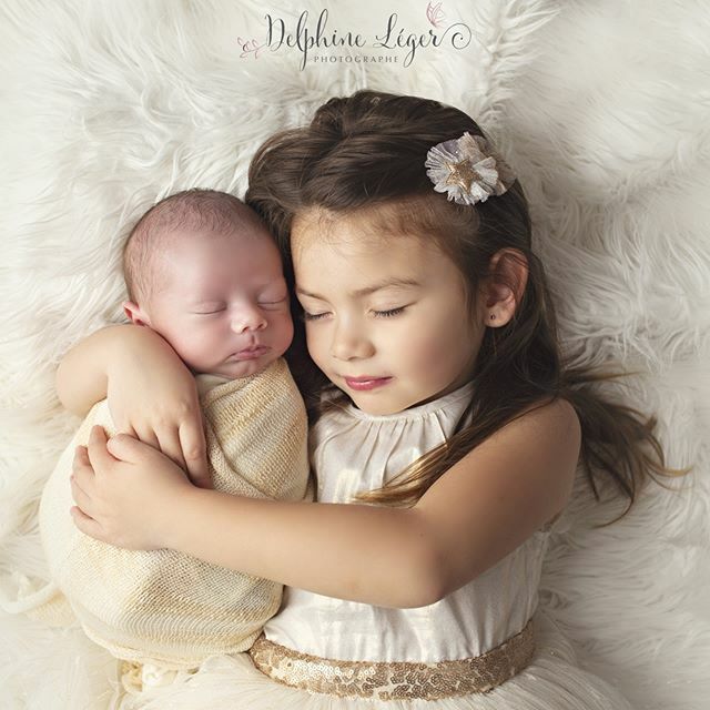 Delphlight's tweet image. Brother &amp;amp; sister ... for ever ! &amp;lt;3 
#seancephoto #portraitenfant #nouveauné instagram.com/p/B9KGVZyFFwY/