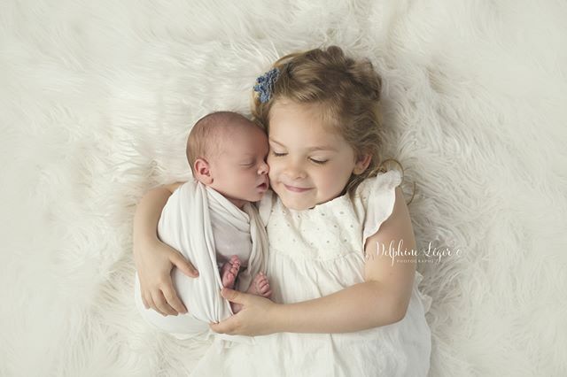 Delphlight's tweet image. Love love love ... &amp;lt;3 
#babylove #sister #amourdebebe instagram.com/p/B9KGwUxFpir/