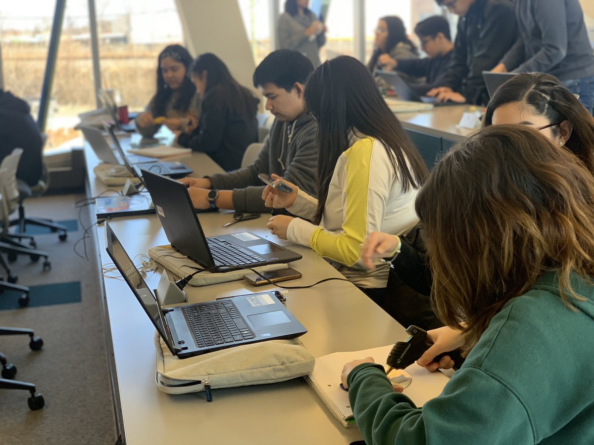 TRIOUBMS_NEIU's tweet photo. TRIO UBMS students applying Laws of Newton into action and learning about Chinese culture and language!
#TRIOworks
@Morton201 https://t.co/9urkztF5MX