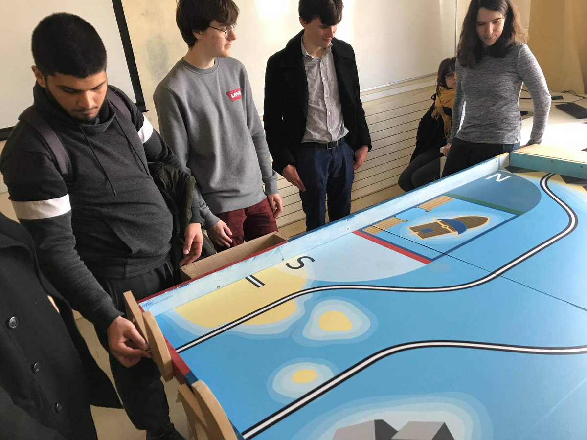 🐧 Réunion avec les anciens 🐧

Autour d'une raclette nous sommes très heureux d'avoir pu présenter un état des lieux pour la Coupe de cette année aux anciens toujours intéressés par les activités de l'association !