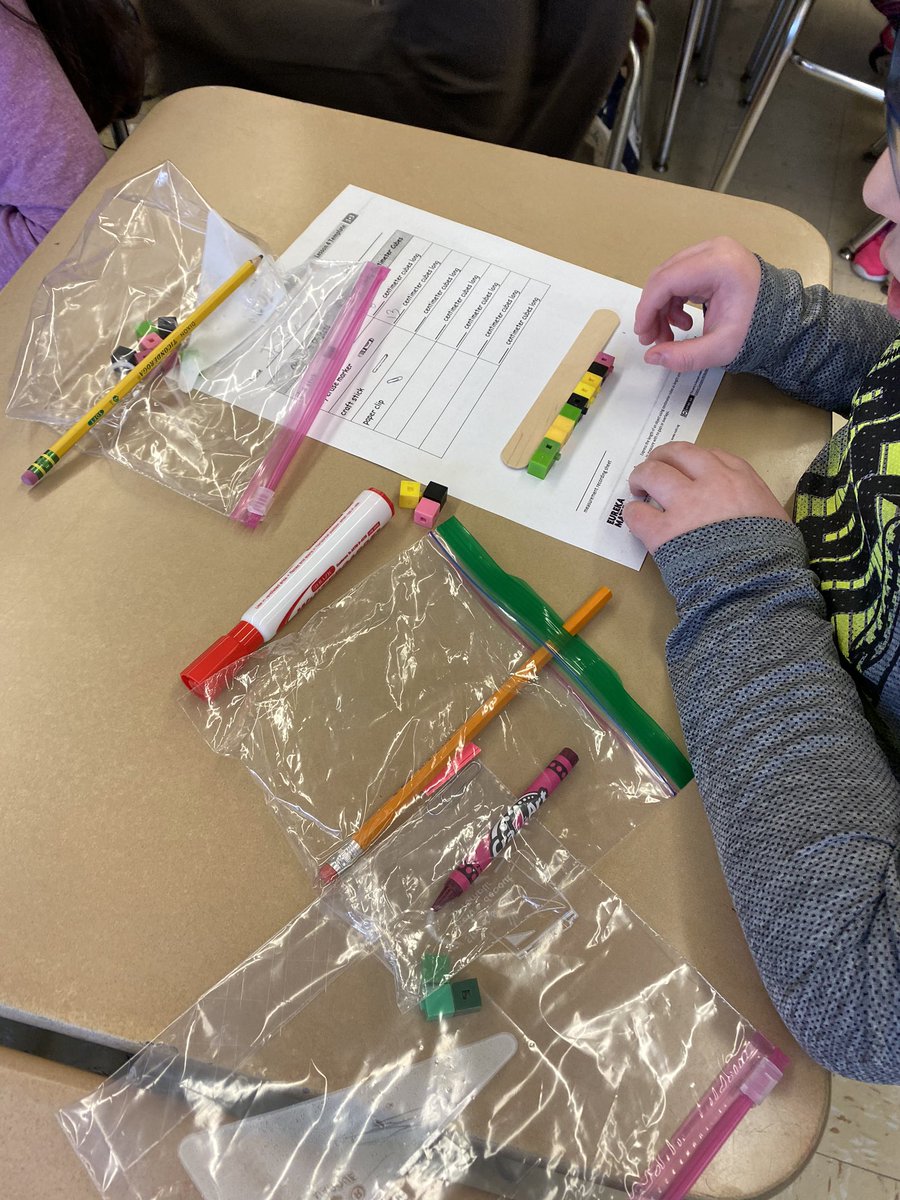 BarrackMath's tweet image. Cheryl Callaghan’s First Graders measuring using cubic centimeter blocks! @WCSDEmpowers @BrinckSchool @JessicaTurnerNY