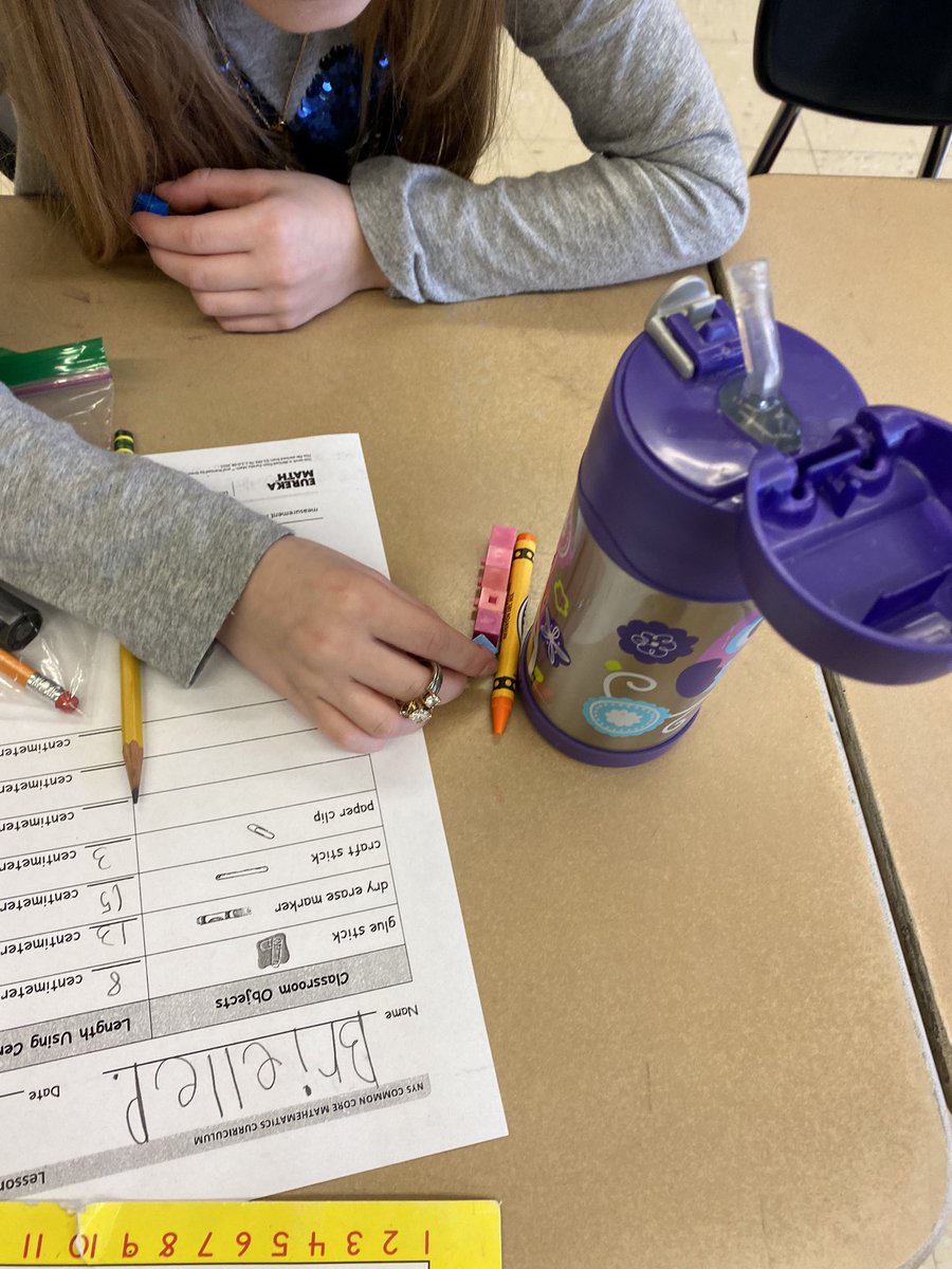 BarrackMath's tweet image. Cheryl Callaghan’s First Graders measuring using cubic centimeter blocks! @WCSDEmpowers @BrinckSchool @JessicaTurnerNY