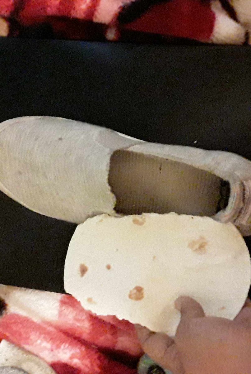 ShanaMy35027795's tweet photo. Someone just paid me to wear tortillas in my flats for 2 days. Here's day 1 #footbread #footfetish https://t.co/vEEPKaNPD3