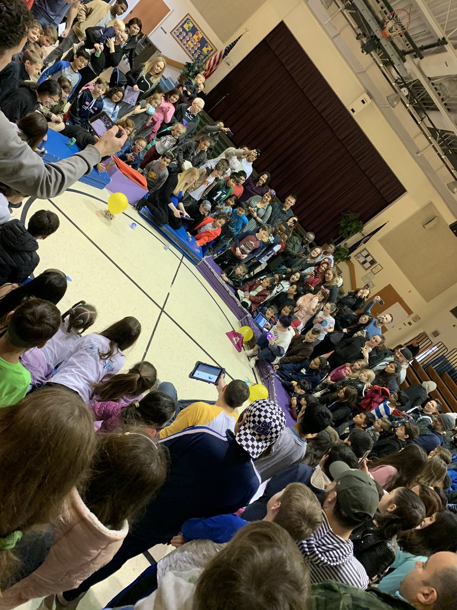 DominionTrailES's tweet photo. Battle Bot Mania! Who will win!!!
#sciexpo6 https://t.co/g2uYvu9994