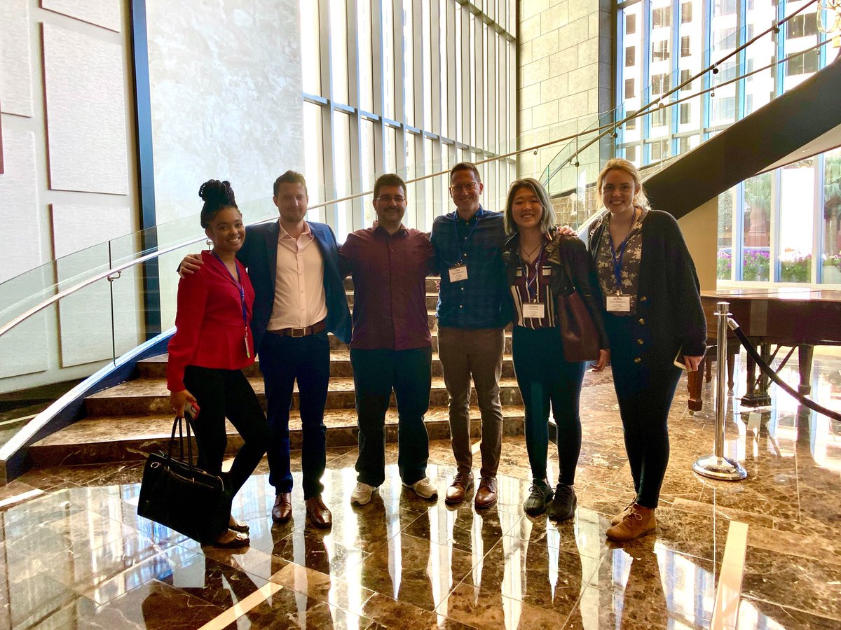 chrisoveis's tweet image. ucsd emotion lab/alumni #spsp2020. go see @desireealeibar ‘s poster “relations of 3 facets of empathy in response to suffering” *today* 11:45-12:45, I-057