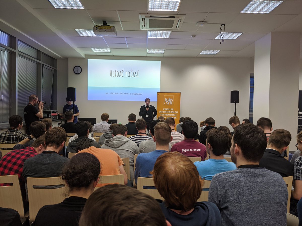 KubaBartel's tweet image. V rámci #HackFIT na @FIT_CTU jsme s velkou radostí pomohli se vznikem tří projektů. Jedním z nich je Hlídač počasí, který zpracovával data z meteo kamer @Meteopress