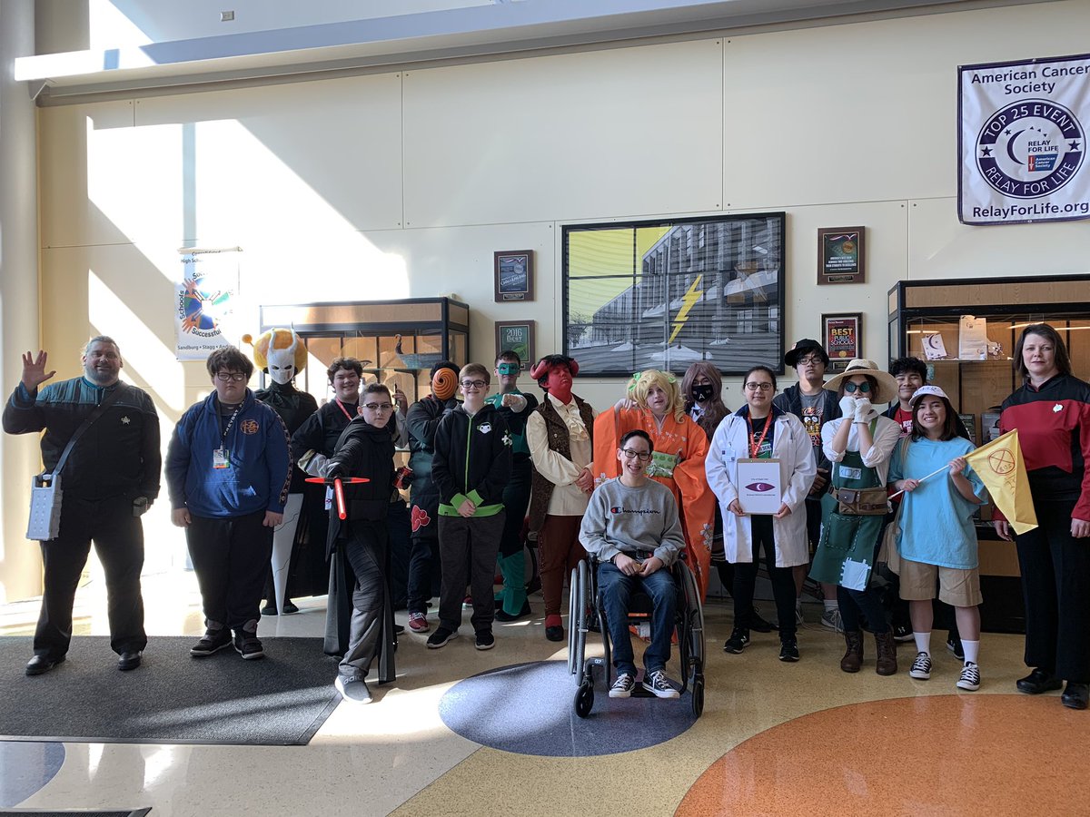 FandomsVJA's tweet photo. C2E2 Bound! https://t.co/2jwblt8C1q