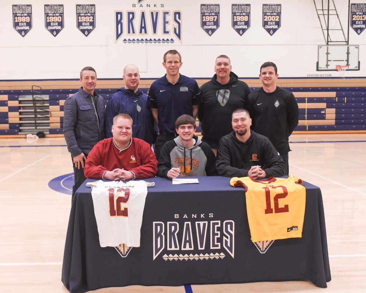 It’s official📝! I cannot thank my family, friends, and coaches enough. And a special thanks to <a href="/CoachBorba/">Frank Borba</a> and coach Ford for making the trip up! So stoked to get to work! #20woods