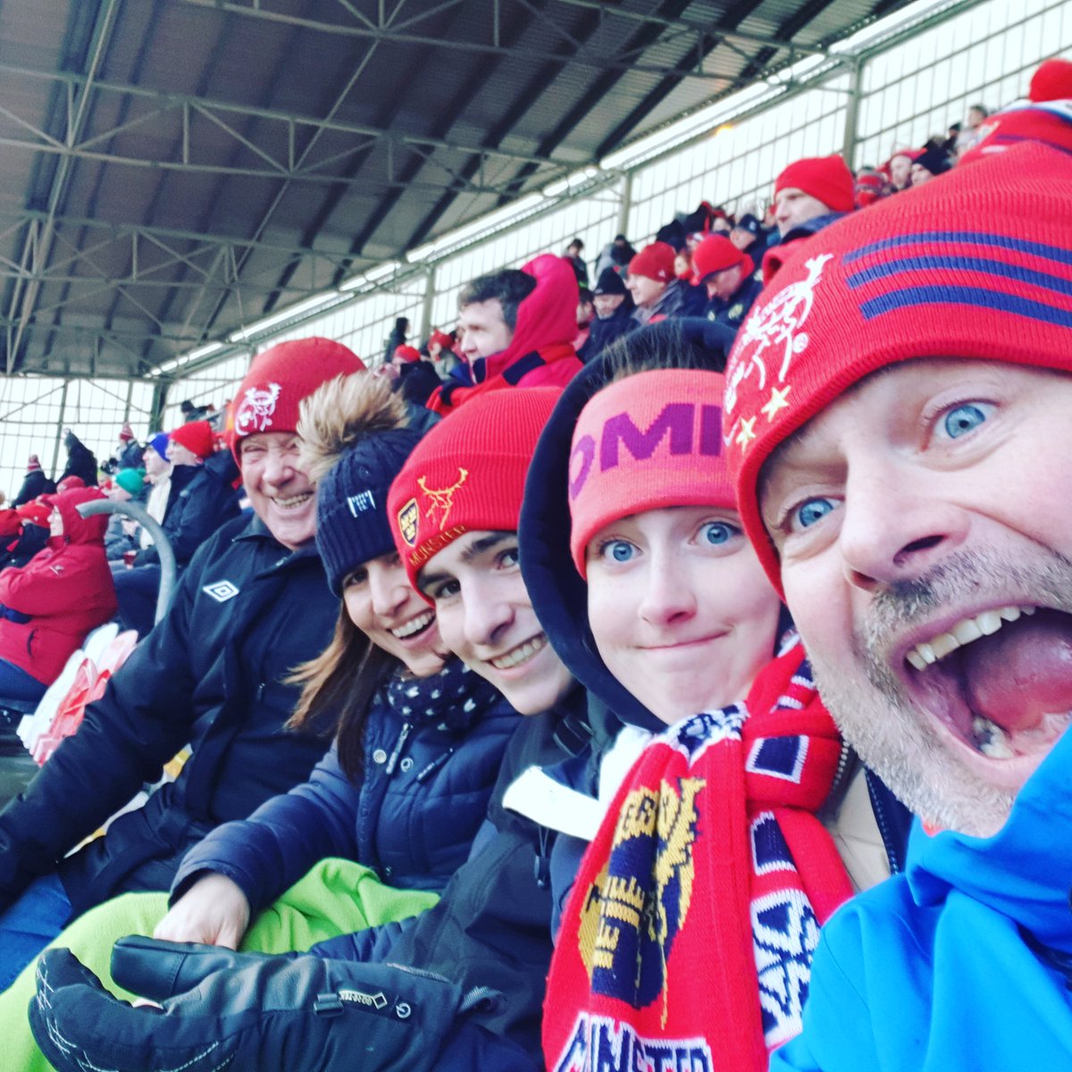 @thomandparkselfie <a href="/ShannonAirport/">Shannon Airport</a> #stormjorge <a href="/standupandfight/">Mary O'Leary</a> <a href="/Munsterrugby/">Munster Rugby</a>