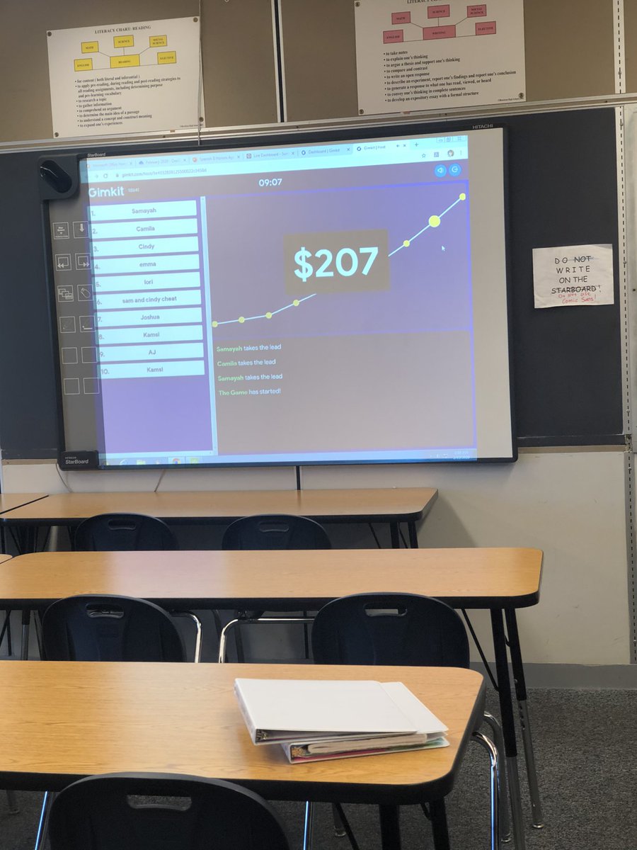 mstsilisteaches's tweet photo. My Spanish II Honors playing  a Gimkit on vocab and grammar notions before a quiz! They did great! #gimkitforspanishclass #bhs #boxernation https://t.co/nwsN5NaWic