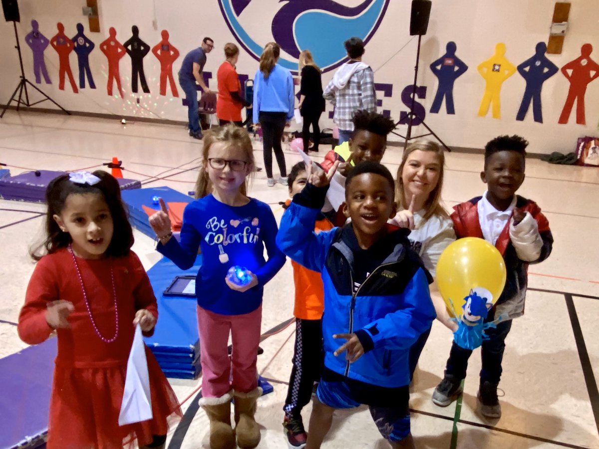 mrsthiele's tweet photo. Thank you @misswoodDTES and ALL the teachers and helpers @DominionTrailES for an AMAZING Science Expo! #sciexpo6 #dtesrocks #GoHuskies #lcps20 #STEAM https://t.co/hu0bpP2zyC