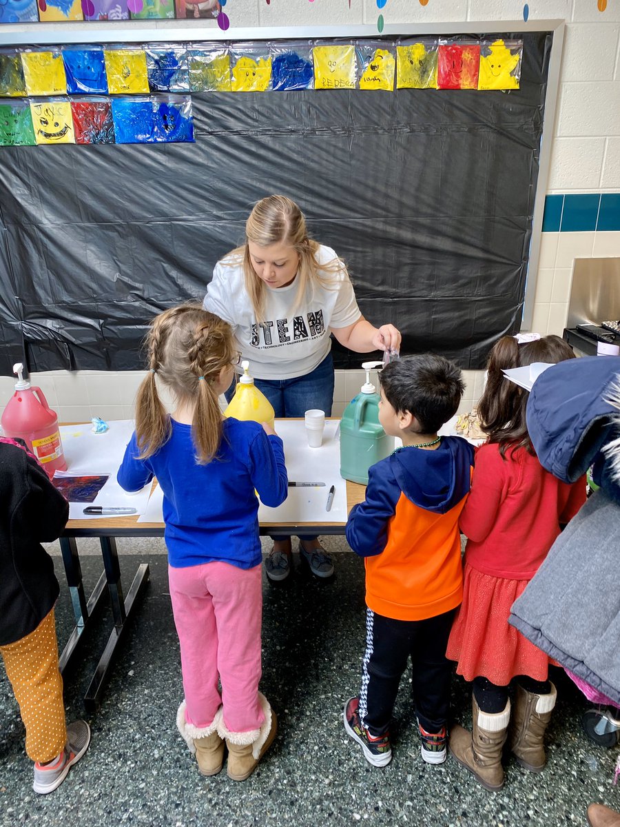 mrsthiele's tweet photo. Thank you @misswoodDTES and ALL the teachers and helpers @DominionTrailES for an AMAZING Science Expo! #sciexpo6 #dtesrocks #GoHuskies #lcps20 #STEAM https://t.co/hu0bpP2zyC