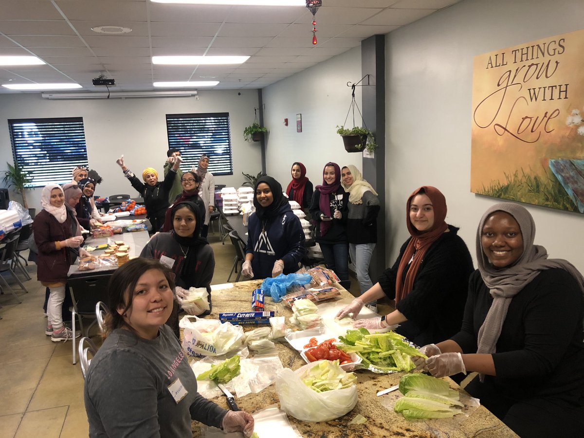 More than 200 sandwiches heading to <a href="/OakCityCares/">Oak City Cares</a> today thanks to #NoOneGoesHungry <a href="/LHProj/">Light House Project</a> #OurThreeWinners 🕯🕯🕯