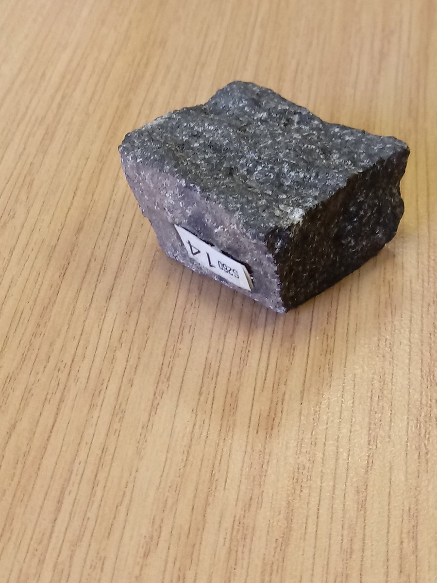 DeeLau1's tweet photo. Spent this Leap Day looking at thin rock sections through the petrologic microscope @LickeyHills classroom. Managed to get a phone pic of what dolerite looks like through crossed polars. Also a good view of pyroxene through plane polarised light #rocks #petrology #OUGS https://t.co/fGgK1qkI3B