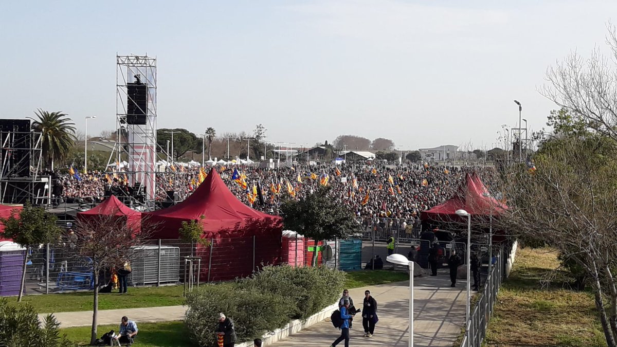 CDRguissona's tweet photo. #Guissona també fent pinya a #Perpinyà #Puigdemont #Perpignan https://t.co/GUQG68e995