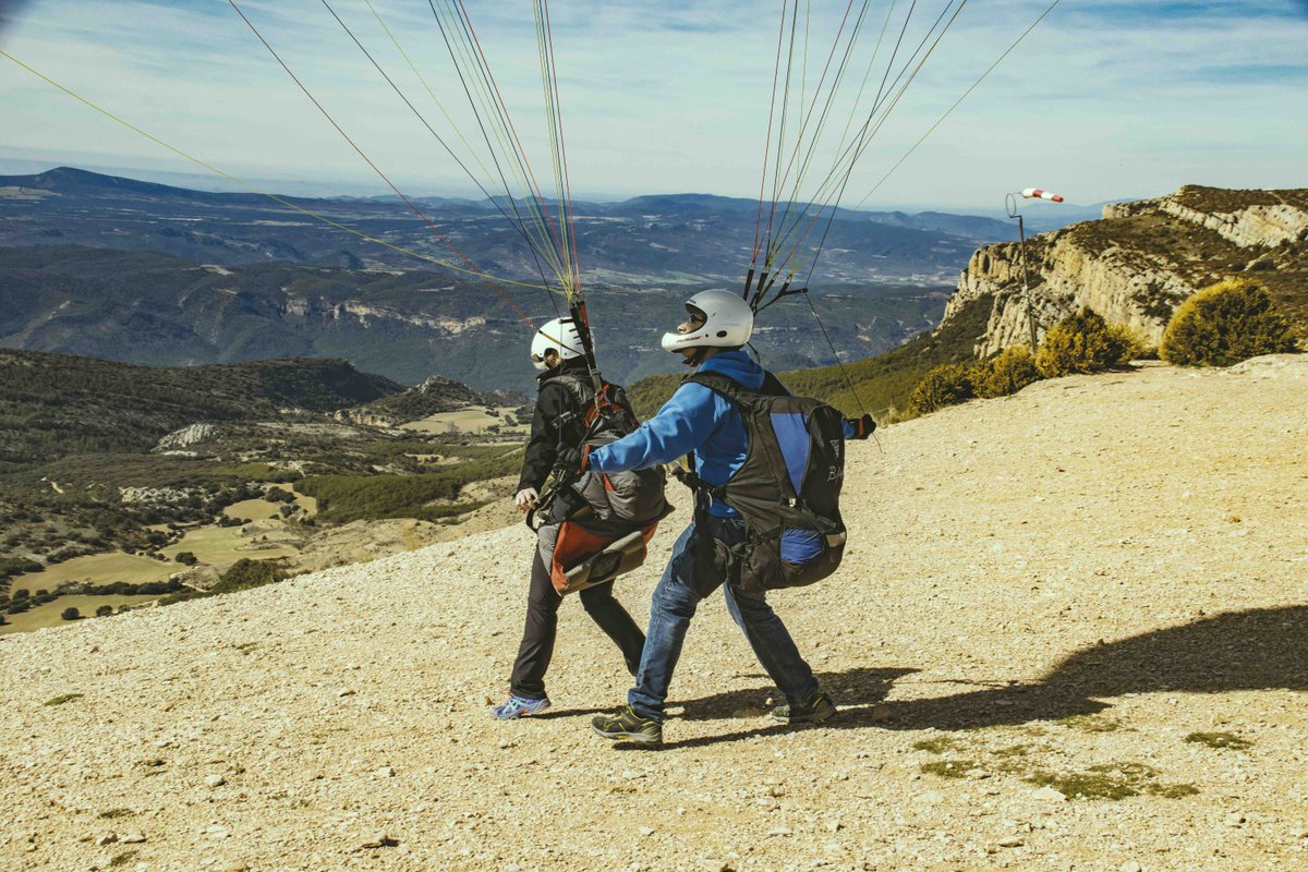 ageraventurat's tweet photo. NOU POST AL BLOG! 📝
👉🏼 https://t.co/nOSnZMiTrb

VOLAR AMB PARAPENT. 🤟🏼 I tu, t'ho havies plantejat mai a la vida? 😮 Què és, com funciona, què necessito... tot això i molt més aquí, en aquest article! ☝🏼

Som-hi doncs, ens enlairem plegats? 😜 https://t.co/r0m1810mlU