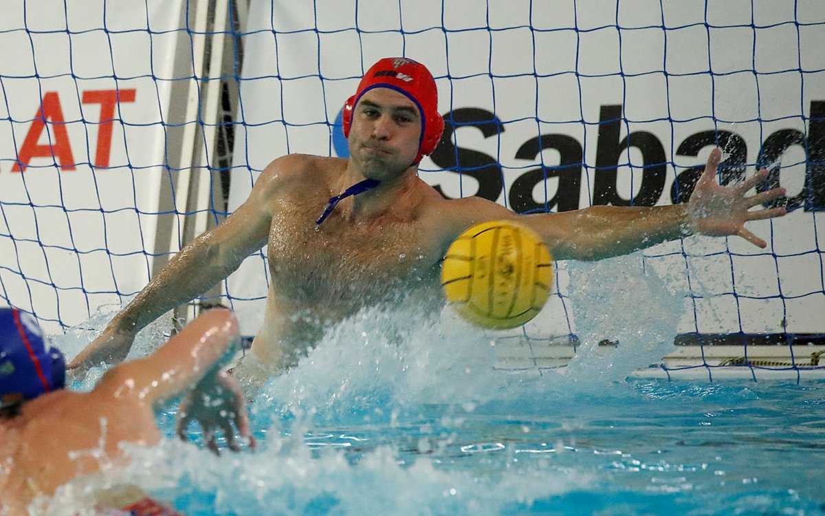 CanalTerrassa's tweet photo. 🤽♂️ El @wpterrassa jugarà la final de la Copa del Rei després de guanyar el duel vallesà i eliminar el @CN_Sabadell (8-10). Els terrassencs es jugaran el títol davant el vigent campió, el @CNAB_oficial, demà a les 14.00 #Terrassa #waterpolo #CopaWP2020 (Foto: @RFEN_directo) https://t.co/dxqVIFME20