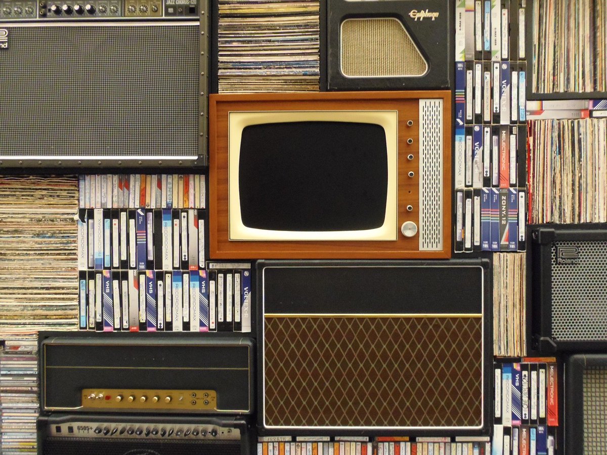 RecentCutbacks's tweet photo. We are watching ALL the TV to prep for PEAK TV aka 🗻📺. 9 Days til it premieres at @thepitnyc. Mon, Mar 9 at 7pm. Get your tix now: https://t.co/72c3eGepmS

#peaktv #recentcutbacks #recentcutbacksstyle https://t.co/PlZYCaUHXN