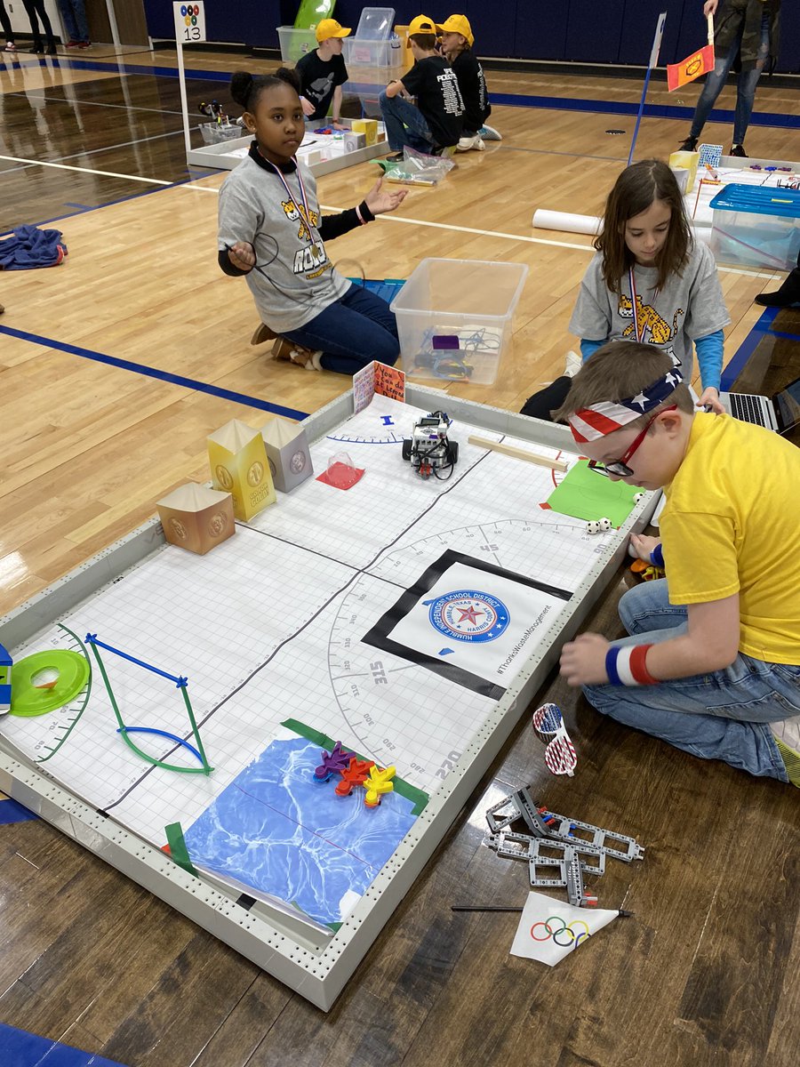 shelly_veron's tweet image. The leopards are here to compete! @HumbleISD_LSE @ktdavila3 #HEROrobotics #ThanksWastemanagement #leopardspotting