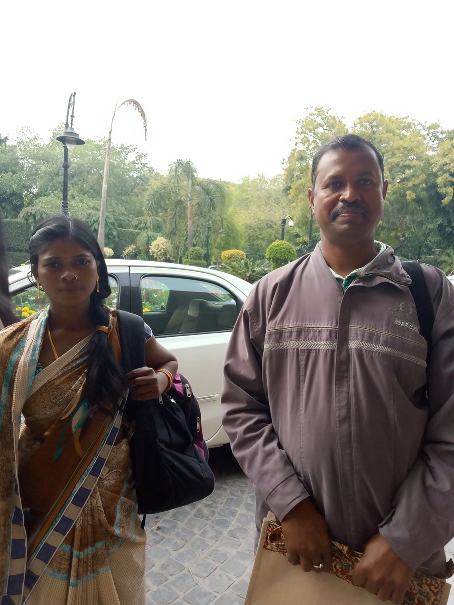 Sushmitav1's tweet image. Without the courage and efforts of local activists and journalists the story of gross injustice in #Talabira would have never come to light. Salaams to their indomitable spirit ✊✊✊
In picture: Hemanta Rout and Pinki Munda from Talabira, #Odisha
#SaveTalabira
#ForestRights