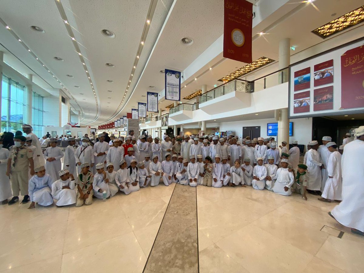 رحلة المدرسيك ( العلمية ثقافية ،دينية ،تراثية  وترفيهية ) للطلبة المجيدين في التحصيل الدراسي والأنشطة المدرسية والكشفية.. إلى محافظة مسقط ..
تكريما لجهودهم المبذولة خلال الفصل الدراسي الأول ، 
وعددهم 150 طالبا تقريبا ..