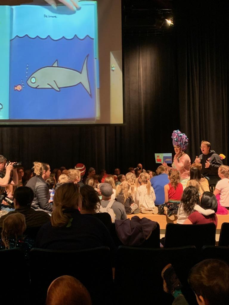 lorrainelopezj1's tweet image. Teach our babies about diversity &amp;amp; equity early and they&apos;ll learn to accept &amp;amp; embrace difference. 👏🏽@ALALibrary for their #DiversityEquityInclusion work &amp;amp; volunteers&apos; protection from protestors. Maya&apos;s #DragQueenStoryHour experience. 
 #LibrariesRespond @DQSHtweets