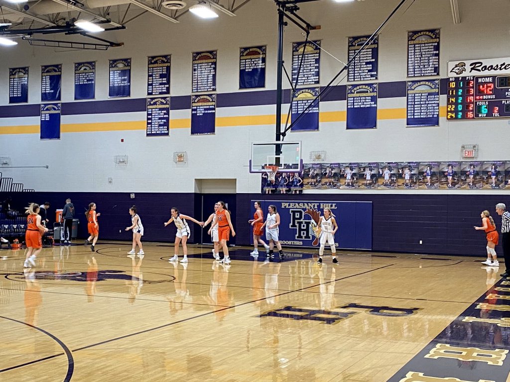 ChristyLReeves's tweet image. Best of luck to @PHHSGirlsBB and the Roosters Basketball teams as the open up in the first round of Districts today at Harrisonville!! It’s been an exciting season, so keep fighting! #ChickStrong 🏀