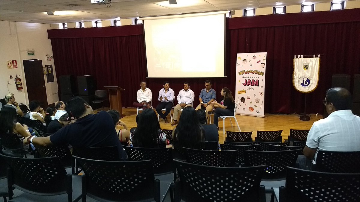generacion_tec's tweet photo. En el #rjam Lima, conversamos acerca del impacto de @Raspberry_Pi en la educación. https://t.co/GVTptCYUv5