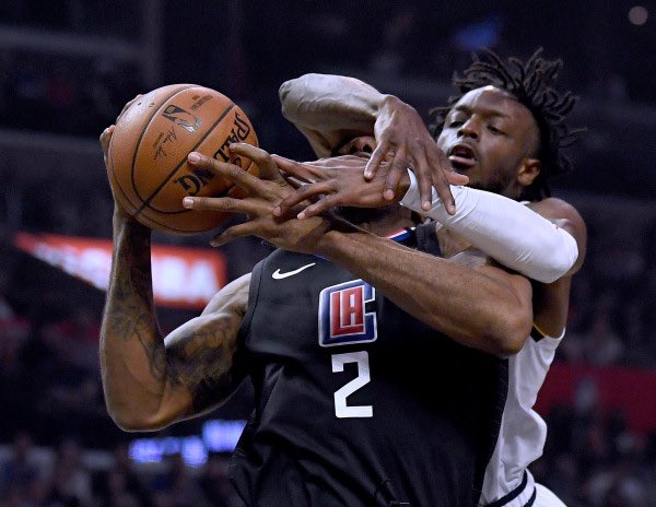 clips_chips's tweet image. When nothing else is working to stop Kawhi and the Clippers. Revert to MMA tactics. #CantStopKawhi #LetsMakeHistory #ClipsForChips #ClipperNation