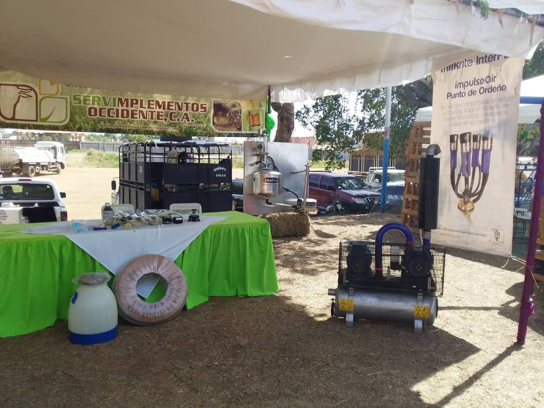 servimplementos's tweet photo. Estuvimos presentes en las Ferias Agropecuarias, Agroindustriales y Artesanales de la Cuenca del Rio Unare, Zaraza 2020, exhibiendo todo los equipos y accesorios de ordeños mecánicos .
Una actividad muy amena donde se interactúo con el público general
@MR_ITP #interpuls https://t.co/01Sz401ZDT