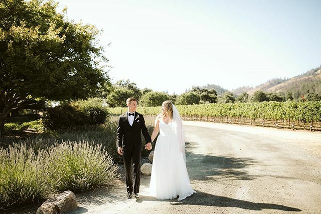The scenic views of <a href="/StFrancisWinery/">info<a href="/stfranciswinery/">info@stfranciswinery.com</a>.com</a> never disappoint! ​
​(Planner/Designer: <a href="/lrelyeaevents/">L'Relyea Events</a> | Venue: @stfranciswinery | Catering + Dessert Bar: @elainbellcatering | Photography: @morganchantellephoto | Cinema: <a href="/darinreyes/">Darin Reyes</a> | Florals: @vandafloraldesign | … ift.tt/38dHUl8