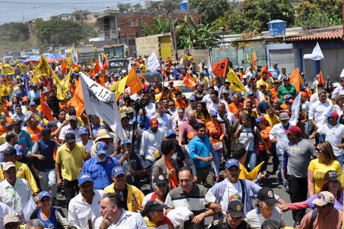 Juntos vencimos a la dictadura y su violencia.

Recorrimos con nuestra gente el sector más popular de Barquisimeto.

El #10Mar caminaremos todos juntos para unificar nuestras banderas de lucha en el #PliegoNacionalDeConflicto. 

¡Vamos a la calle! #LaraUnaSolaLucha!