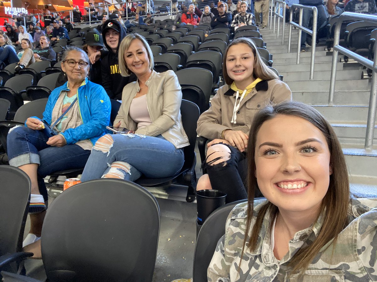 HeidiGeerdts's tweet photo. Waiting on Pierce Brown’s debut!!! Soooo psyched!! #SupercrossLIVE #realfansgo #alaskan #Australian https://t.co/vGhrVgccXf