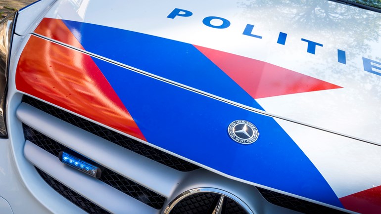 Automobilist gaat ervandoor na aanrijding in Emmen: In Emmen is gisteravond een aanrijding geweest tussen een fietser en een auto.