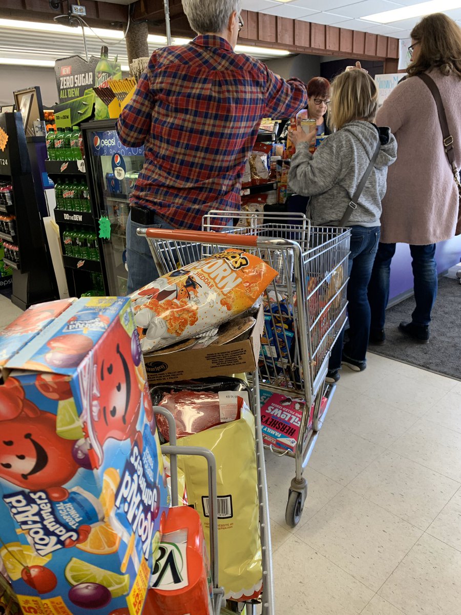 MercerCoNews's tweet photo. During the Morrison's Market cash mob this morning, a group of ladies packed two carts full of food to donate to the Little Pantry in front of the store, and @200Sherrard Tiger Closet for students in need.
#shoplocal #mercercountyil #loveiscontagious https://t.co/VUIOwYvoRF