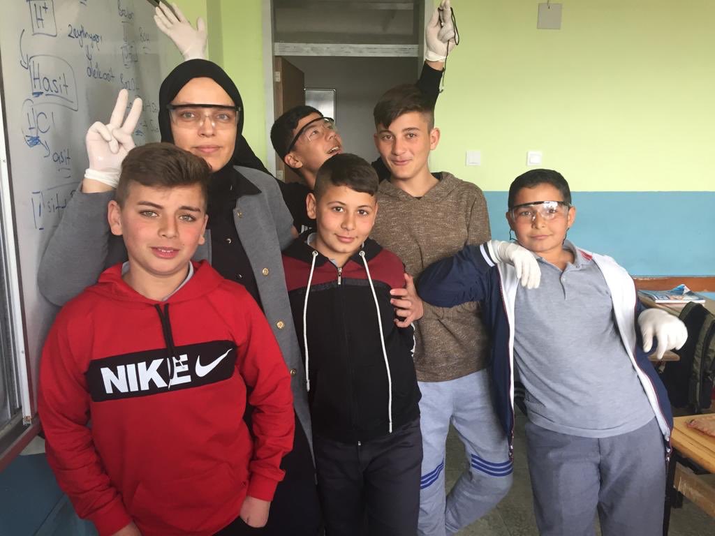 Konu asitler ve bazlar. Deneyle öğreniyoruz...