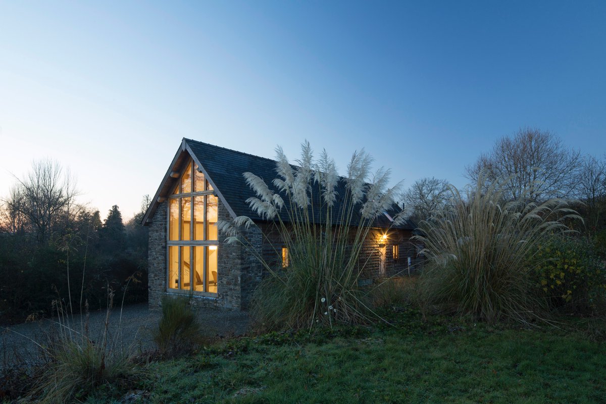 *Leaping* to tell you #TyCamlad unexpectedly available 1-6th March. Come &amp; celebrate #StDavidsDay in #Wales #Cymru Call 01588620281 to book. Pls RT 🙏 <a href="/visitwales/">Visit Wales 🏴󠁧󠁢󠁷󠁬󠁳󠁿</a> <a href="/walesweeklondon/">Wales Week / London</a> <a href="/VisitWalesBiz/">Visit Wales Biz</a> <a href="/NWTBiz/">North Wales Tourism</a> <a href="/MidWalesMyWay/">Mid Wales My Way</a> <a href="/aroundaboutbrit/">Around About Britain</a> <a href="/TheHolidayCots/">The Holiday Cottages</a> #diolch #thankyou ☀️🏴󠁧󠁢󠁷󠁬󠁳󠁿☀️🏴󠁧󠁢󠁷󠁬󠁳󠁿☀️