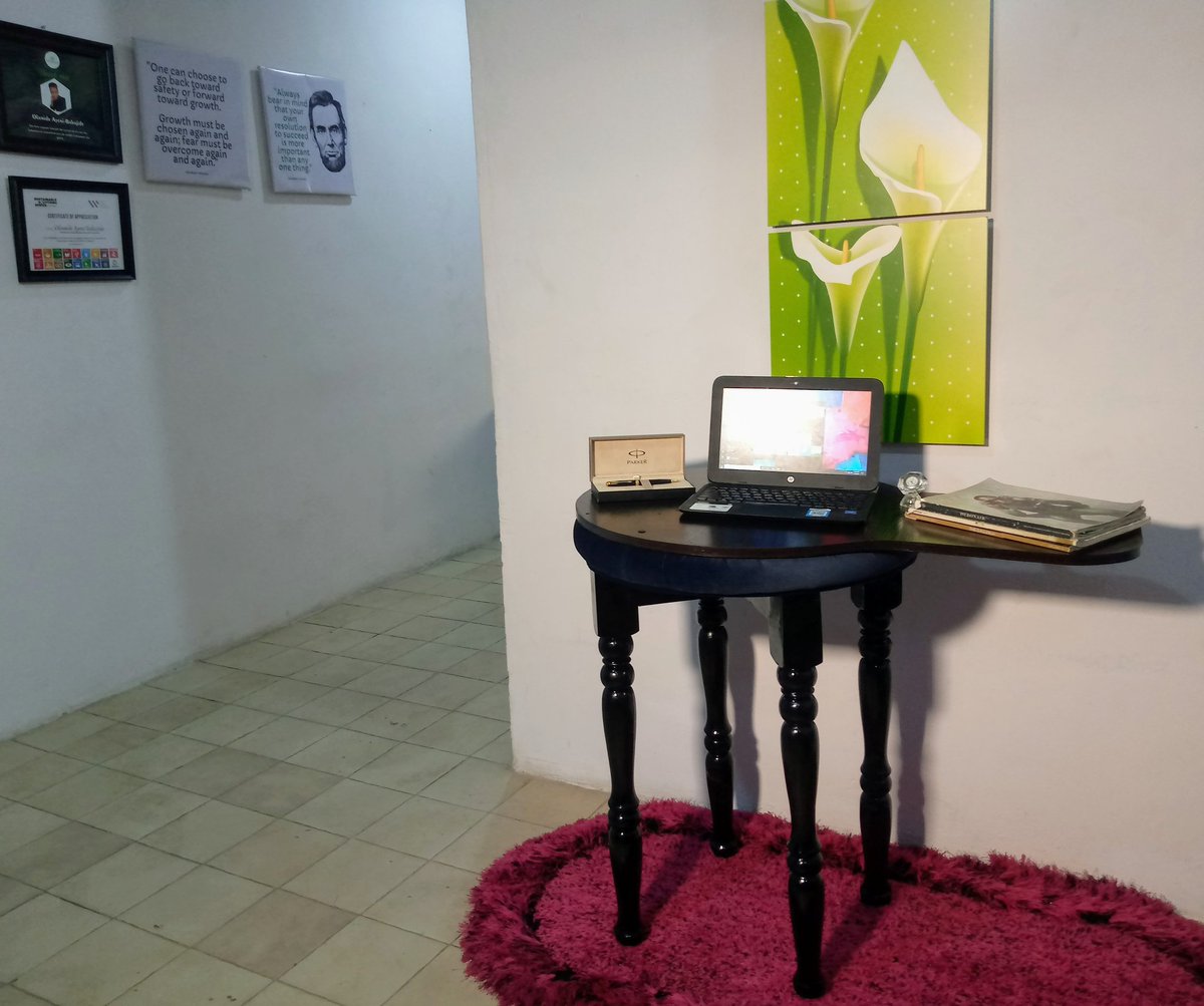 Hopcyku's tweet photo. The request was simple and direct.
A study table and chair for our client.
We came up with this table, made with waste motorcycle tyre.
We'll unveil the chair soon.
we create #masterpiece out of #waste.
#studychair #handmade #PearlRecycling https://t.co/k8btqAWRnt