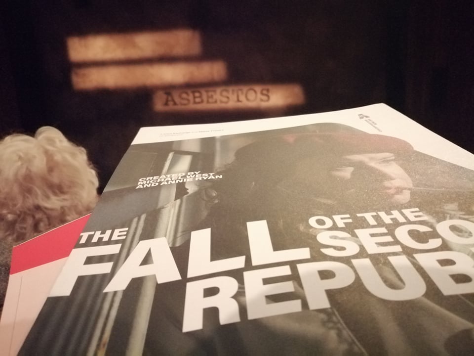 Such laughter and wry observations in #TheFallOfTheSecondRepublic under the the direction of @annieryanwest An ensemble cast on top form.
Congrats to all at @thecornexchange and @abbey