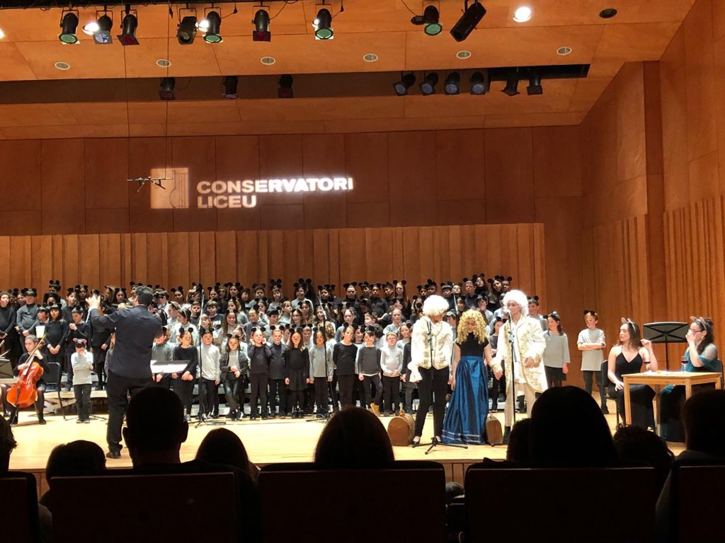 MusicaESG's tweet photo. Els alumnes de l’Escola de Música de @santgervasicoop avui han cantat a l’Auditori del Conservatori del Liceu. Cantata: “Mozart i els ratolins”. Felicitats per haver-ho per haver-ho fet tant bé!!! 👏👏👏 https://t.co/0VRVN5vnou